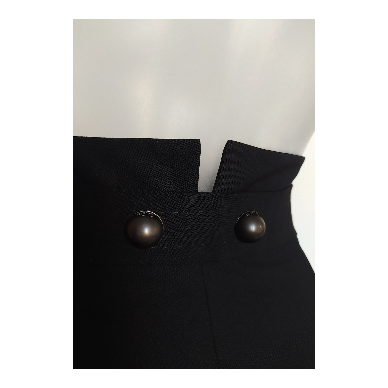 Czarna spódnica z ozdobnym zapięciem Fendi 38