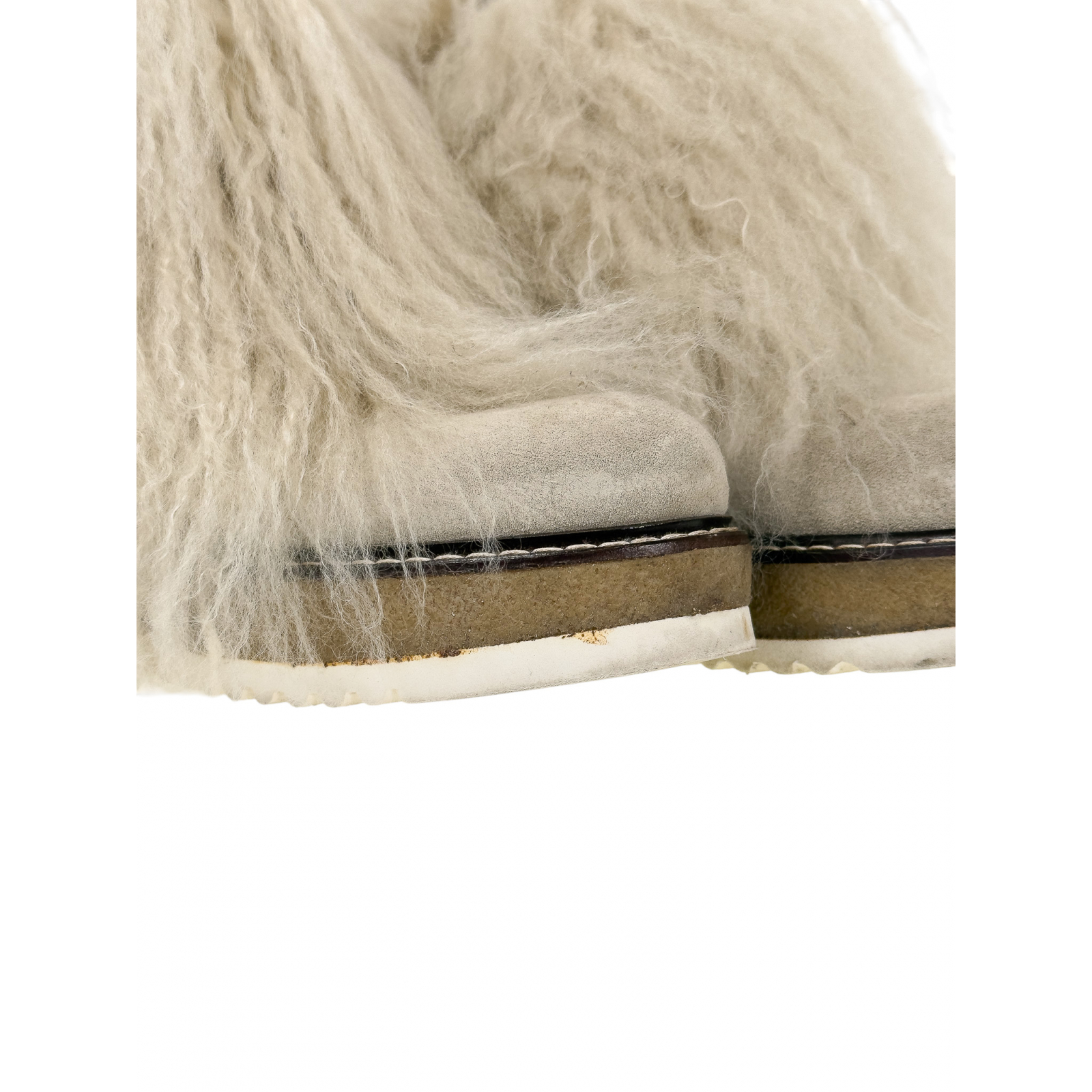 Botki na koturnie obszyte futrem lamy