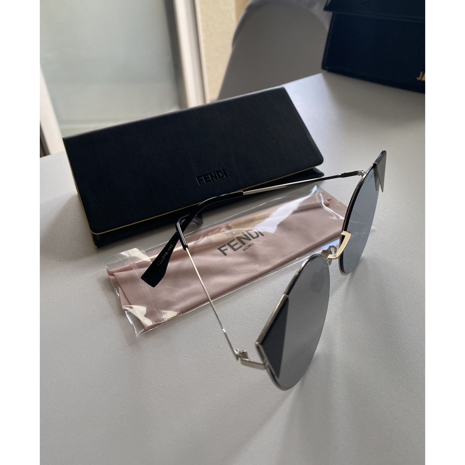 okulary przeciwsłoneczne Fendi Lei srebrne