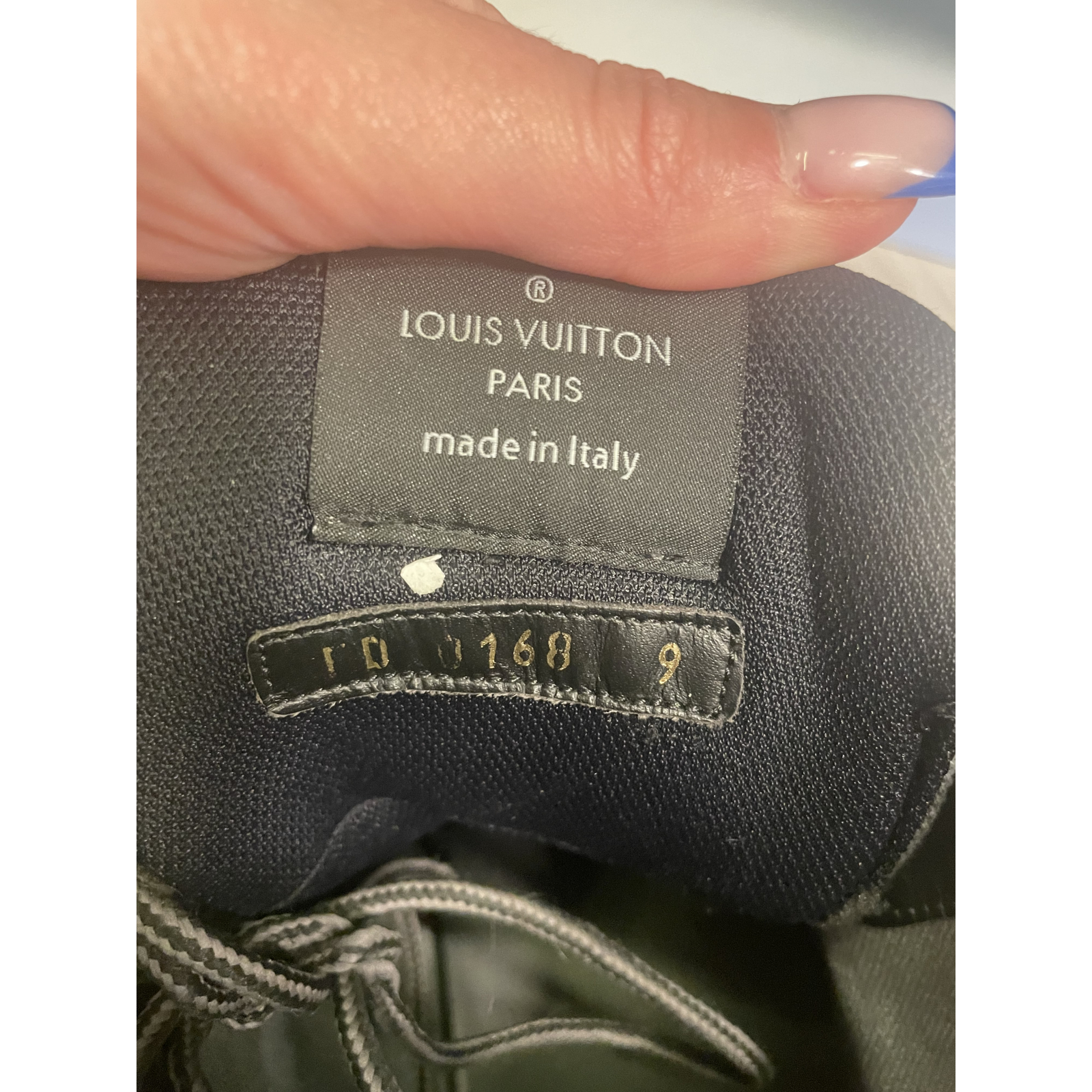 Louis Vuitton	botki wiązane z naszywkami.