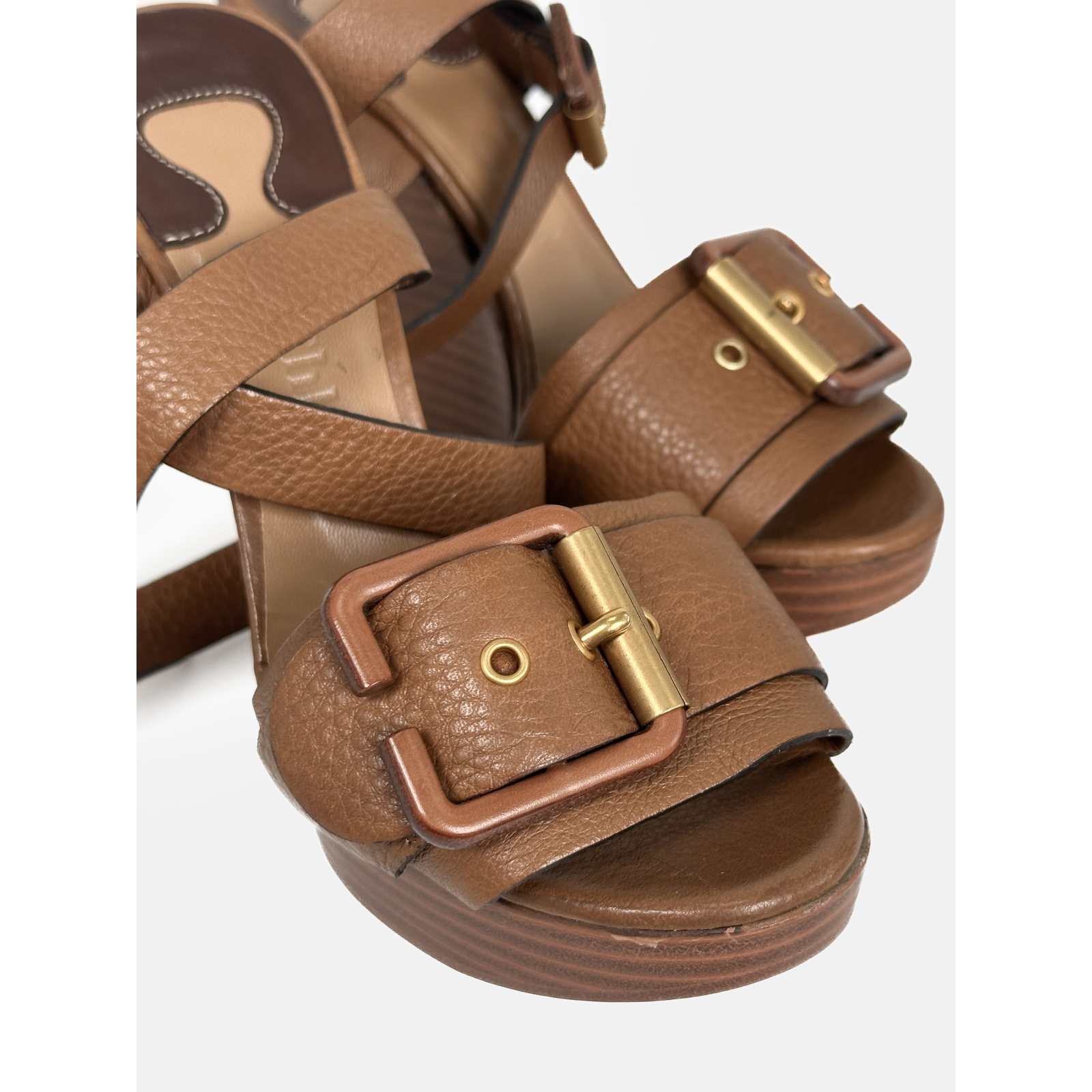 Sandały na koturnie