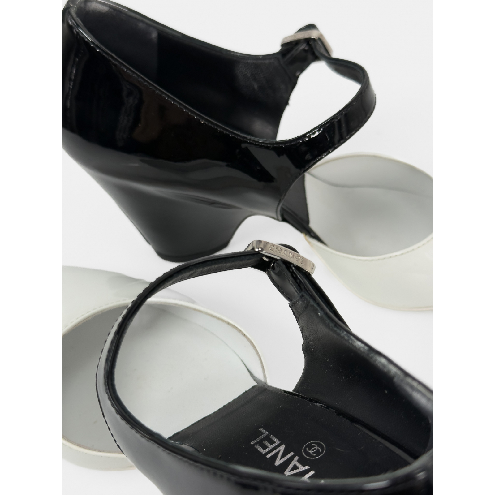 Czółenka z lakierowanej skóry