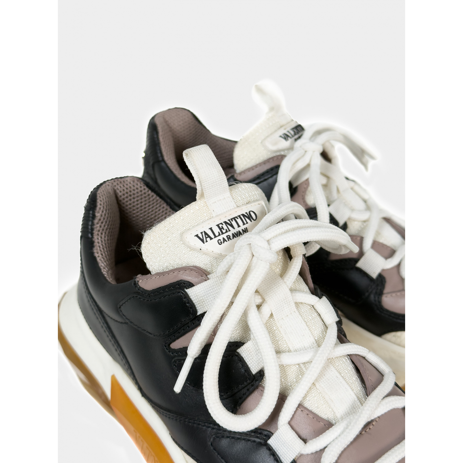 Sneakersy