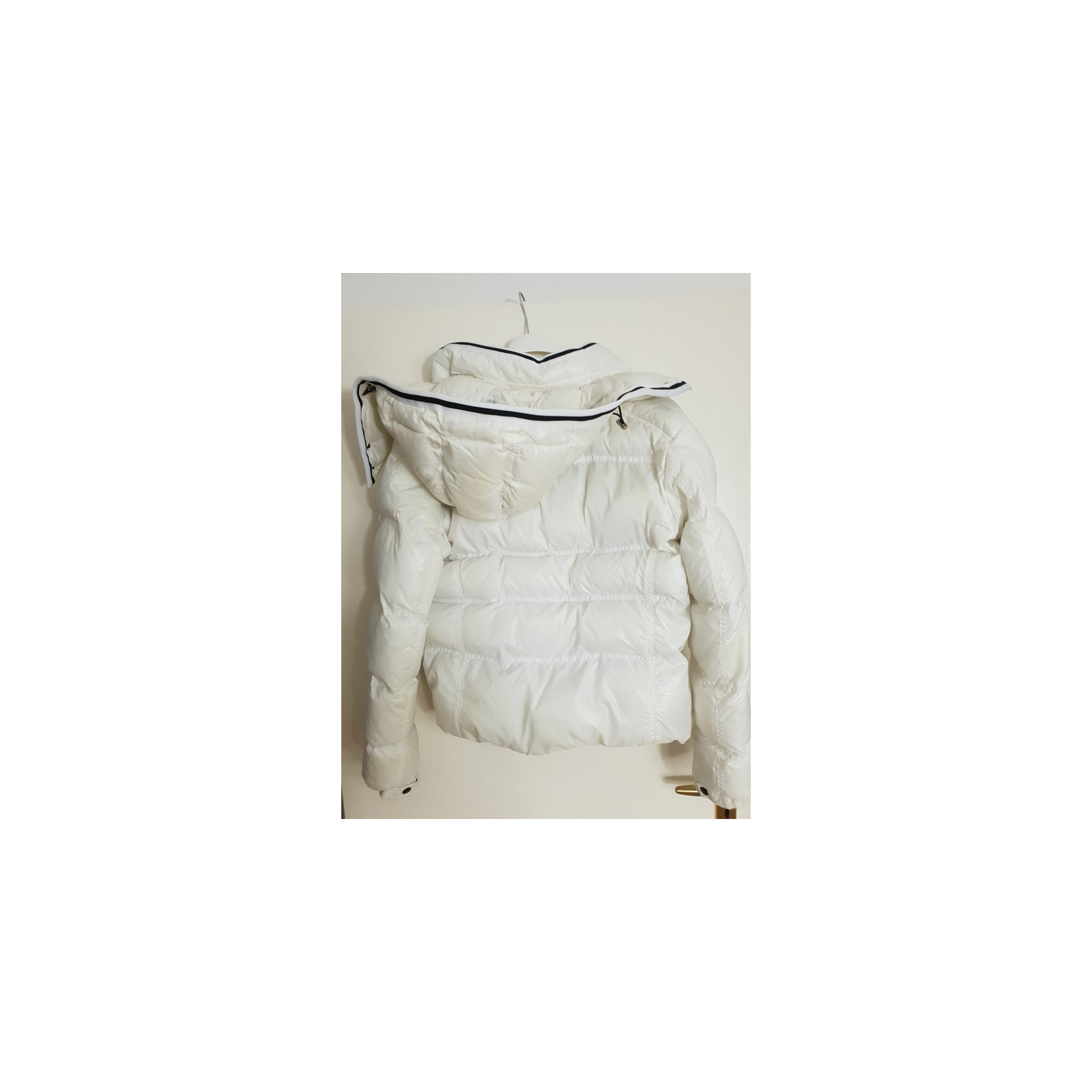 Biała kurtka zimowa Moncler