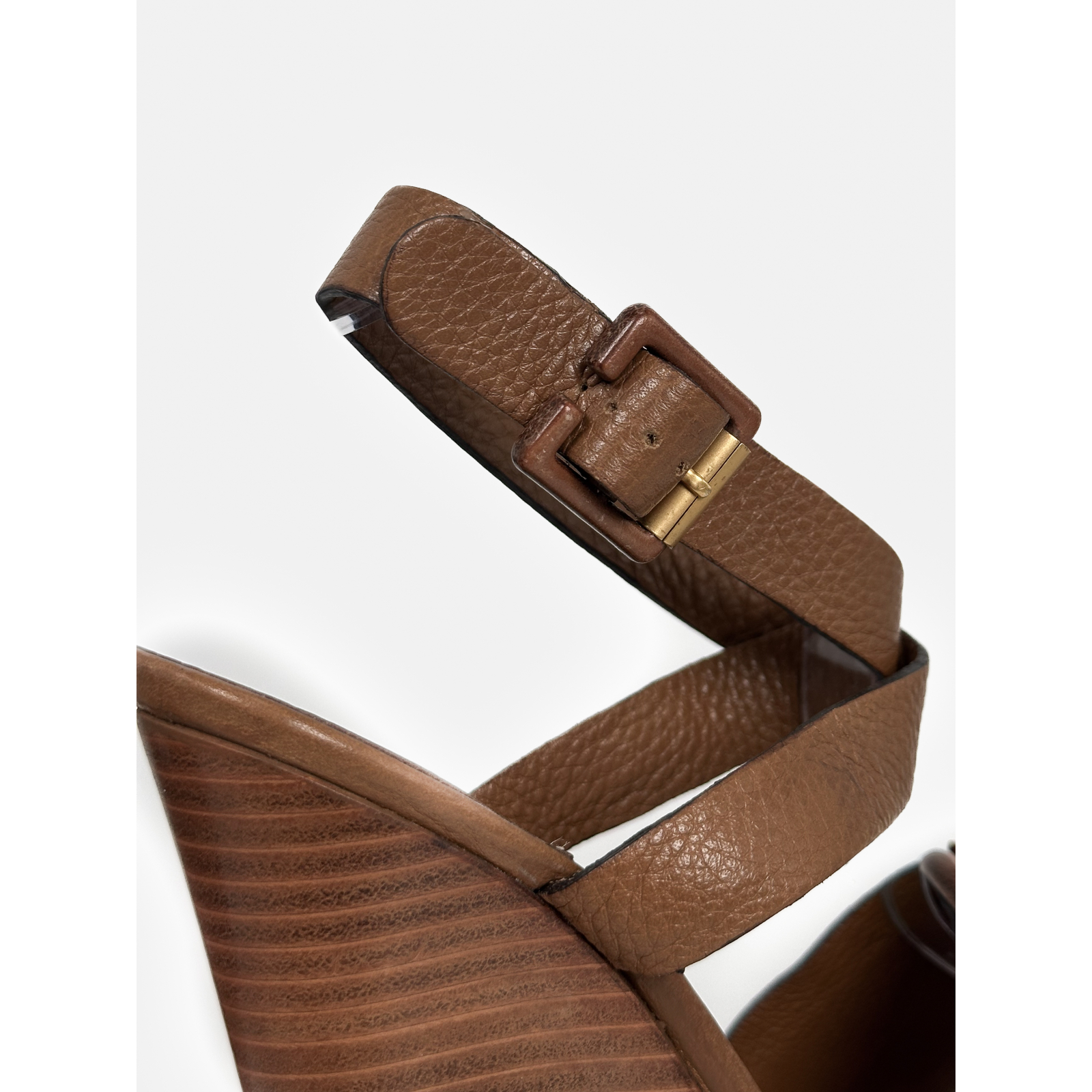 Sandały na koturnie