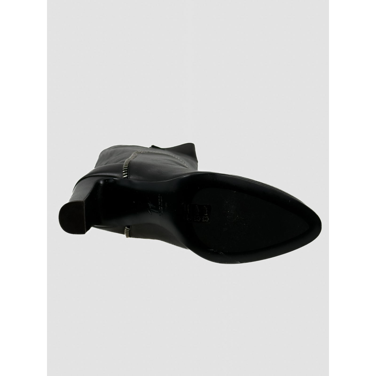 Skórzane kozaki na obcasie