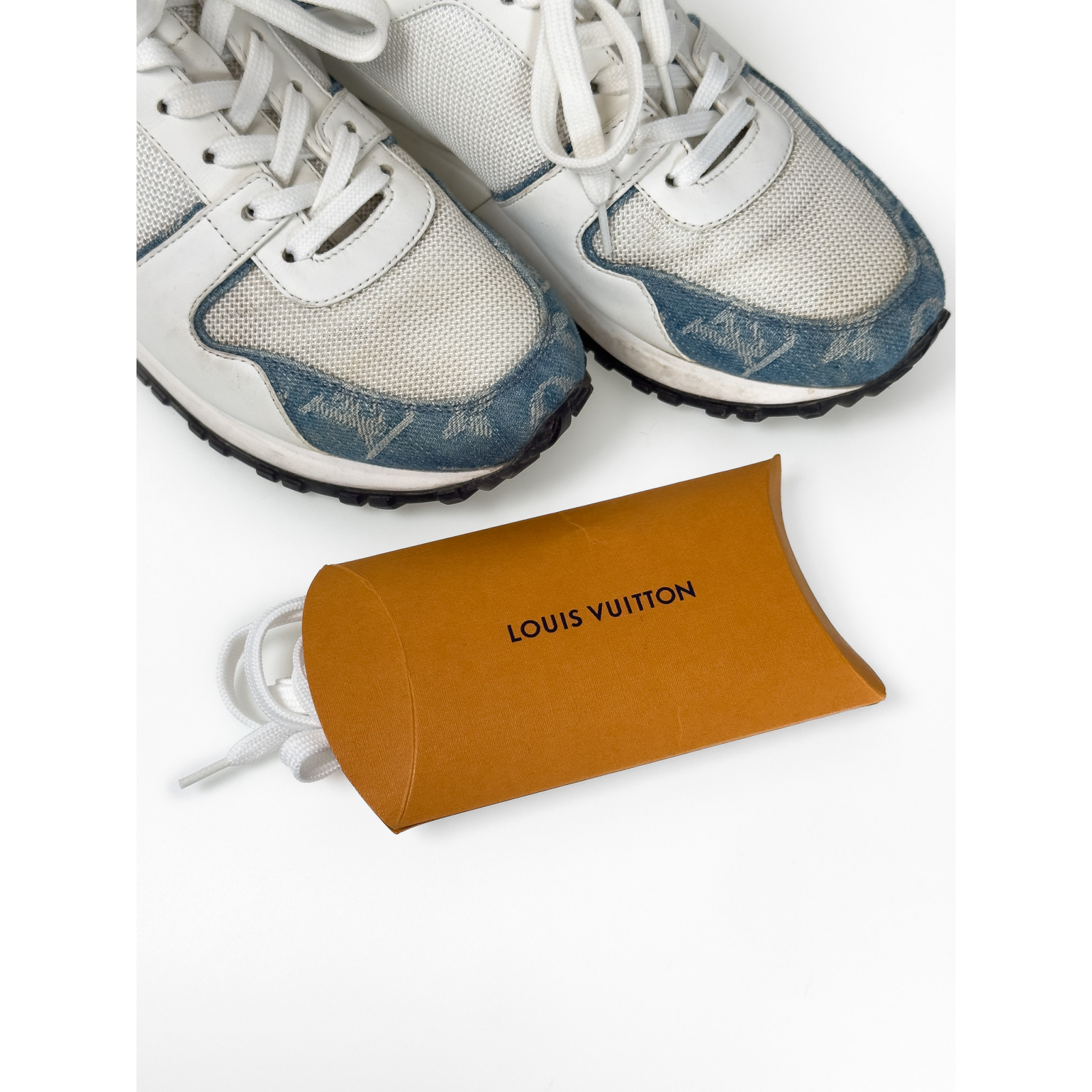 Sneakersy