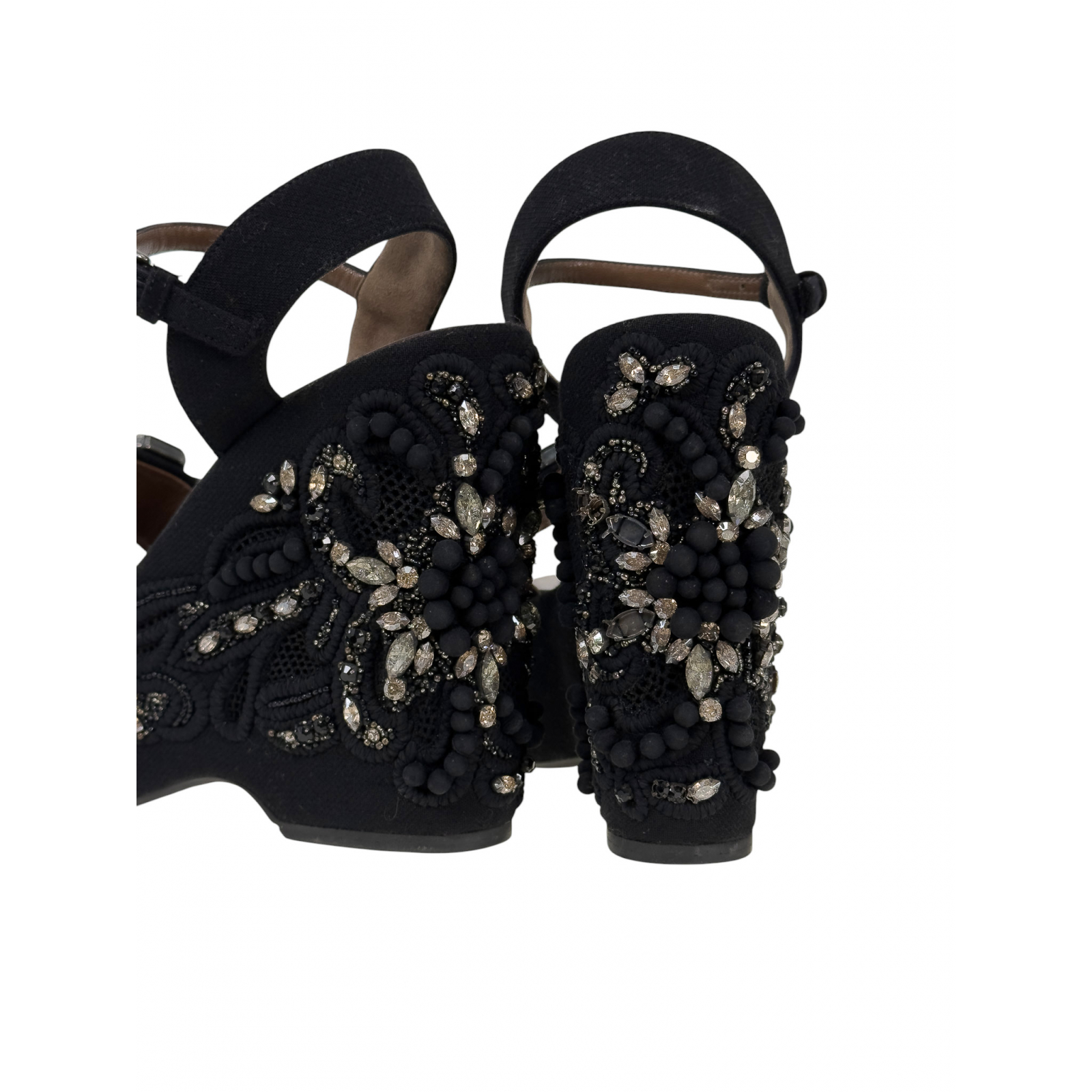 Sandały na koturnie