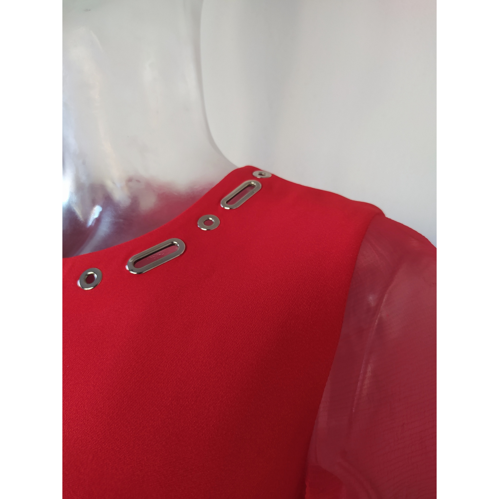 Czerwona sukienka z transparentnymi rękawami Andrew GN
