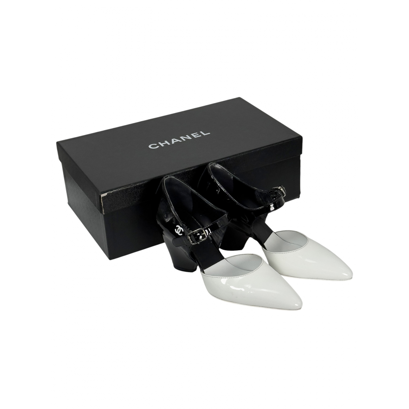 Czółenka z lakierowanej skóry