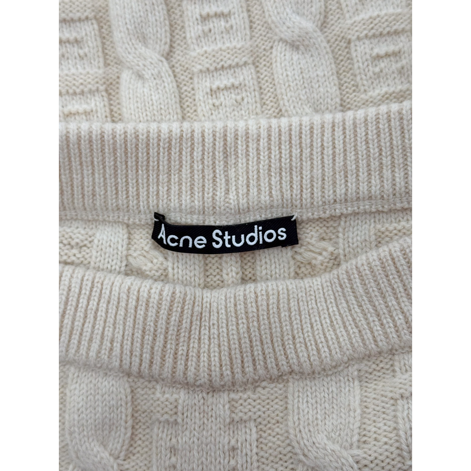 Wełniany komplet: sweter + spodnie