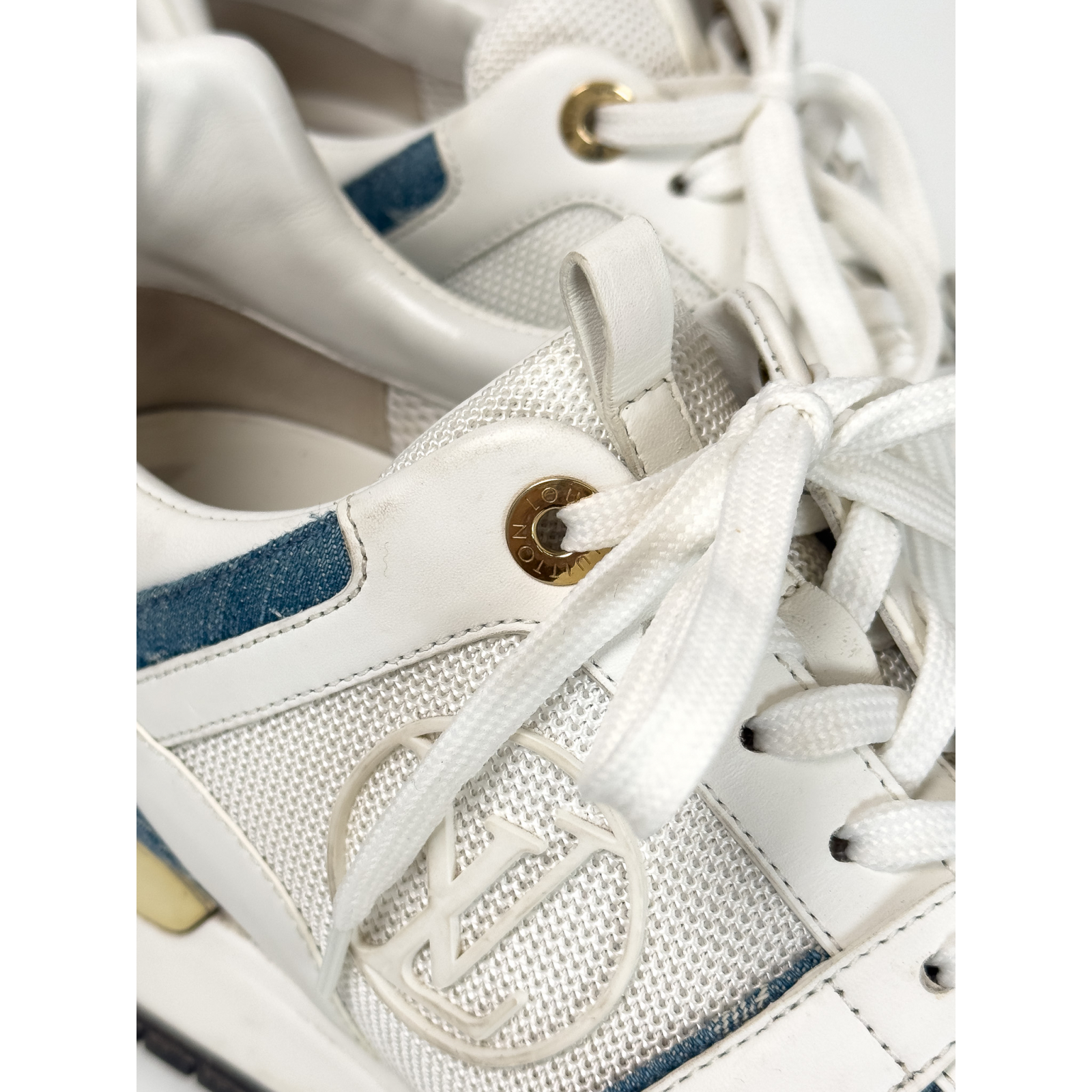 Sneakersy