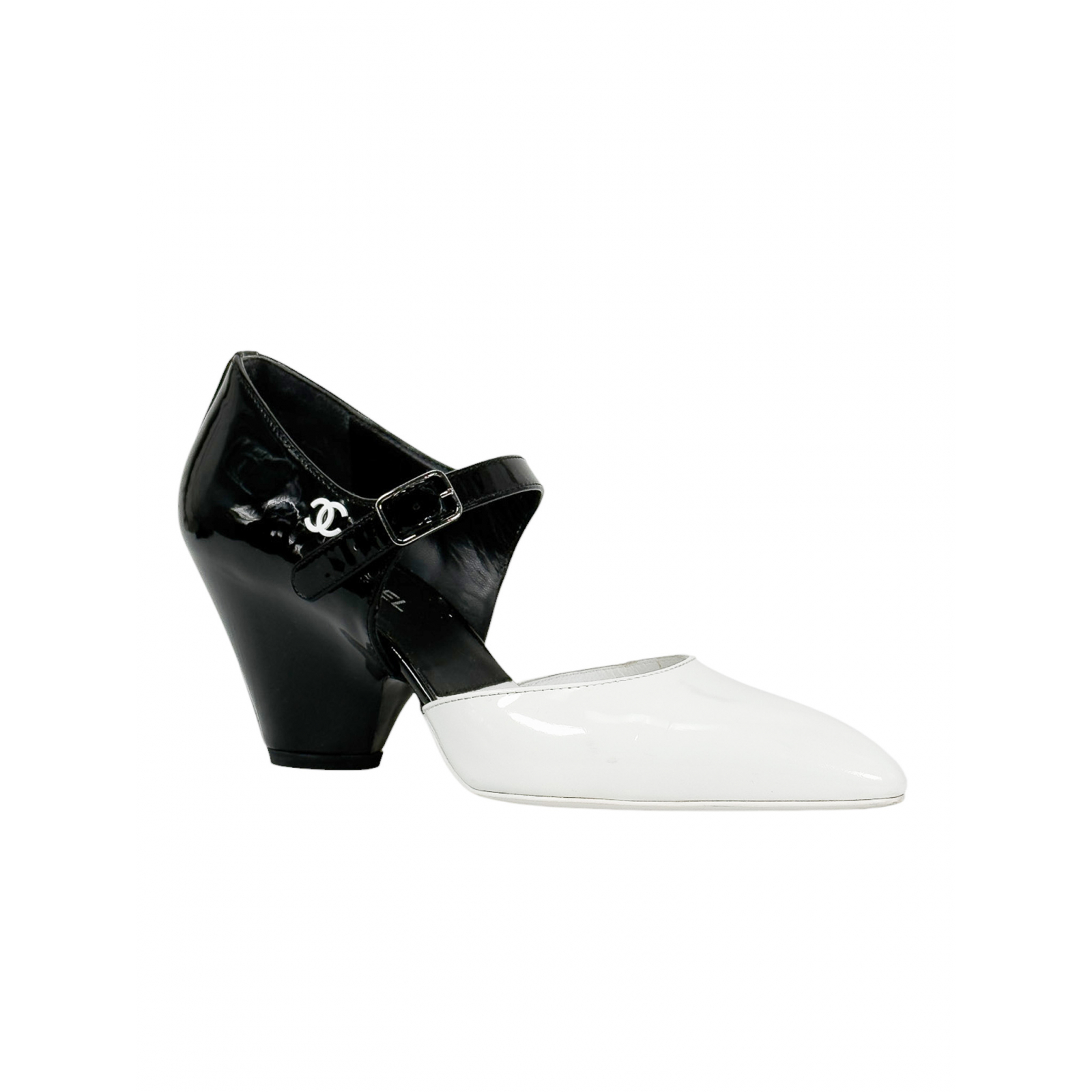 Czółenka z lakierowanej skóry