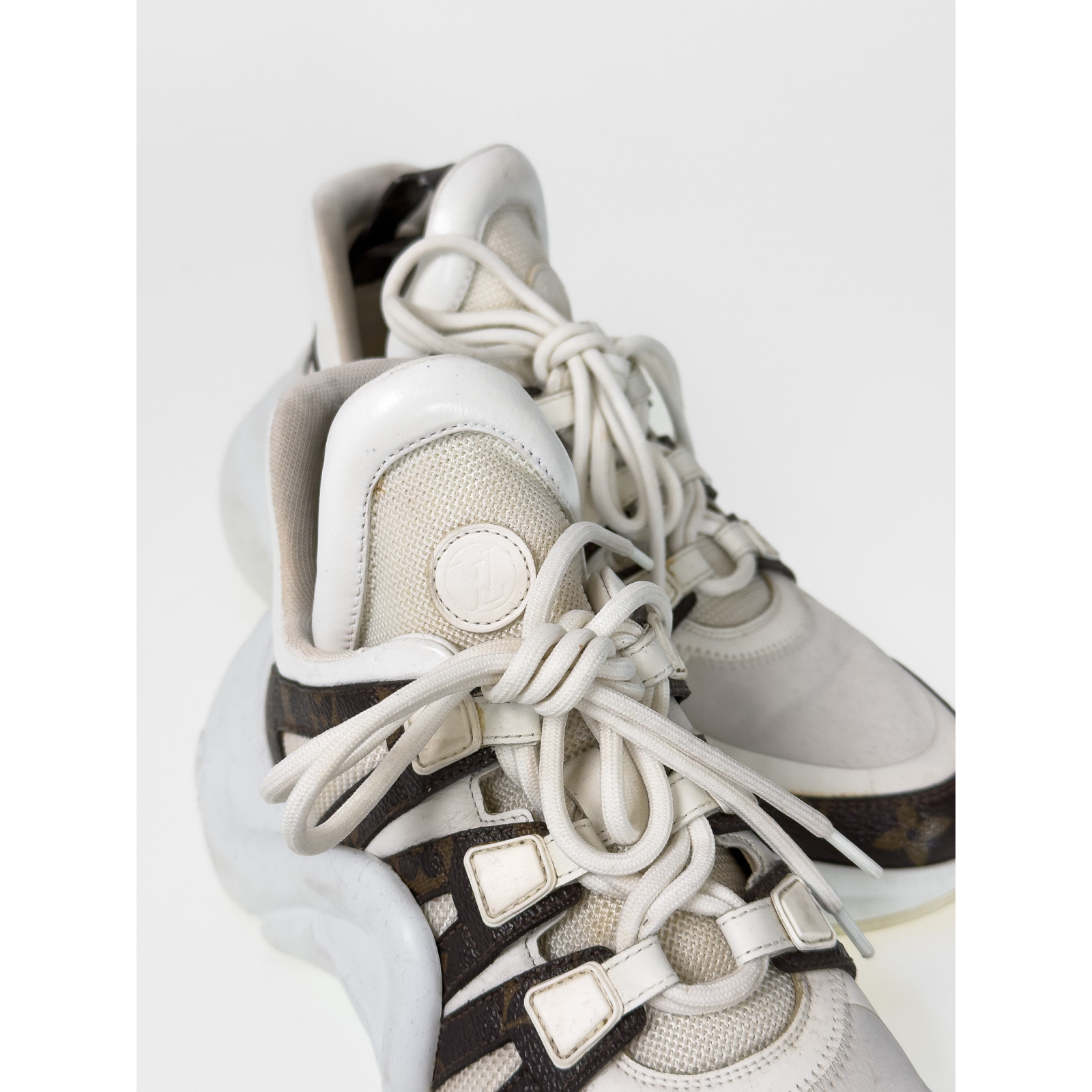 Sneakersy