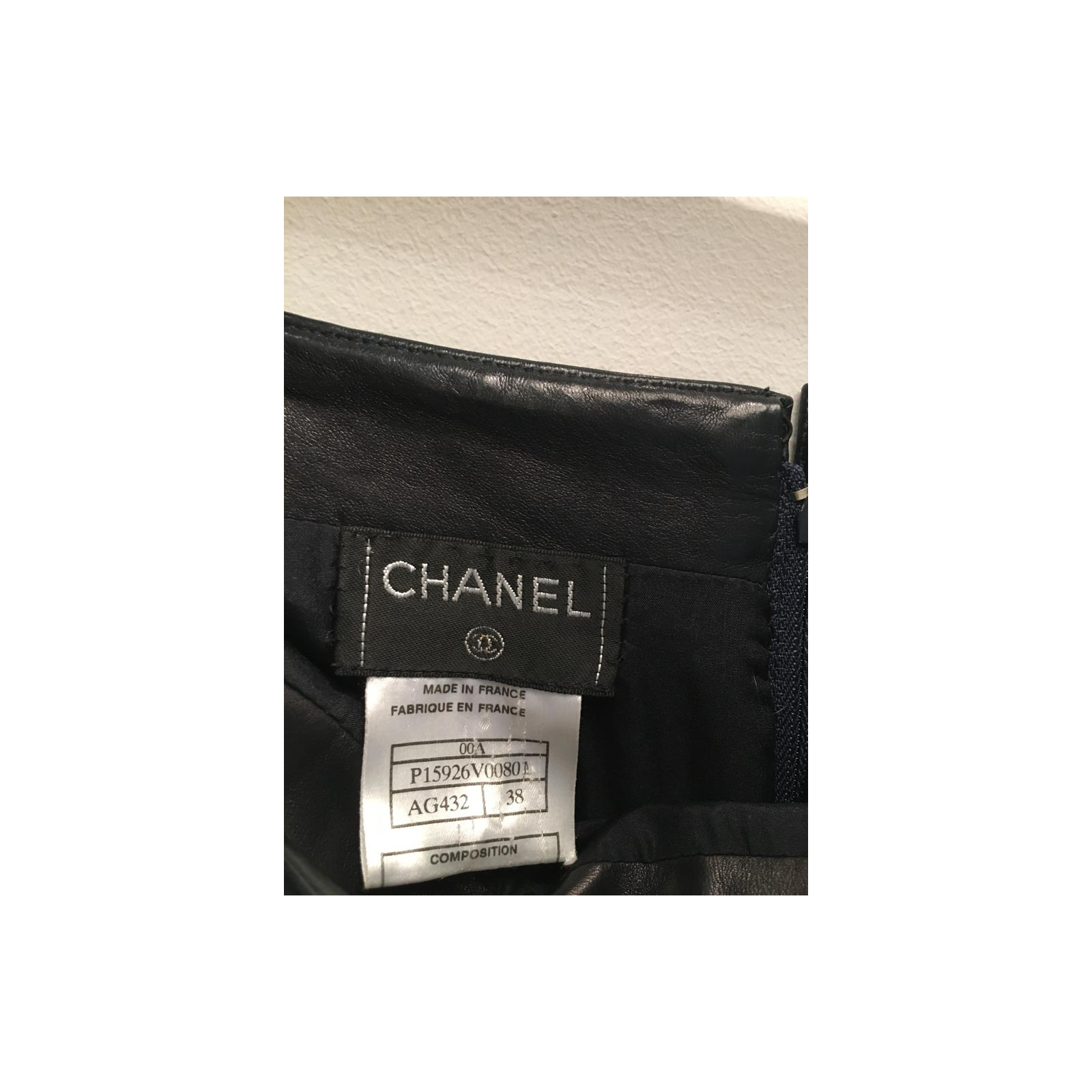 Granatowa skórzana spódnica Chanel