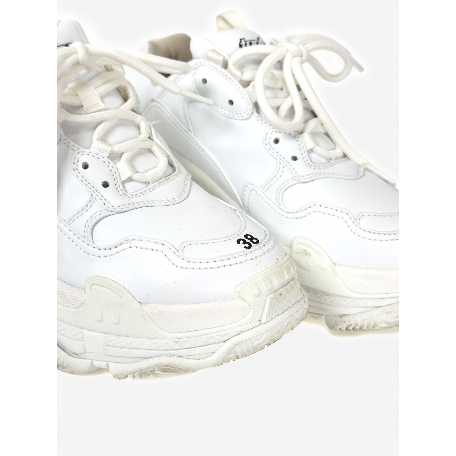 Sneakersy