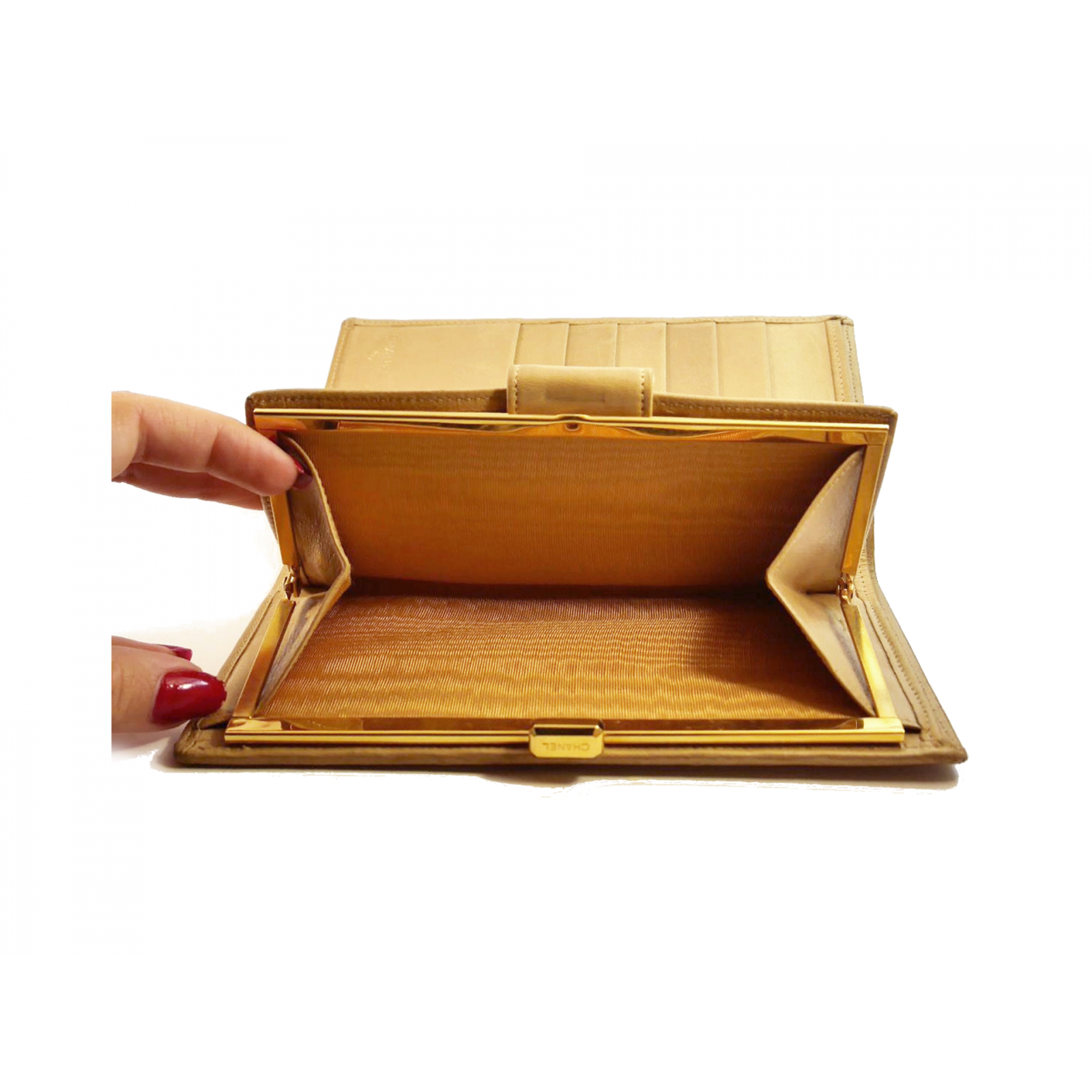 Chanel klasyczny pikowany portfel beżowy ze złotym okuciem
