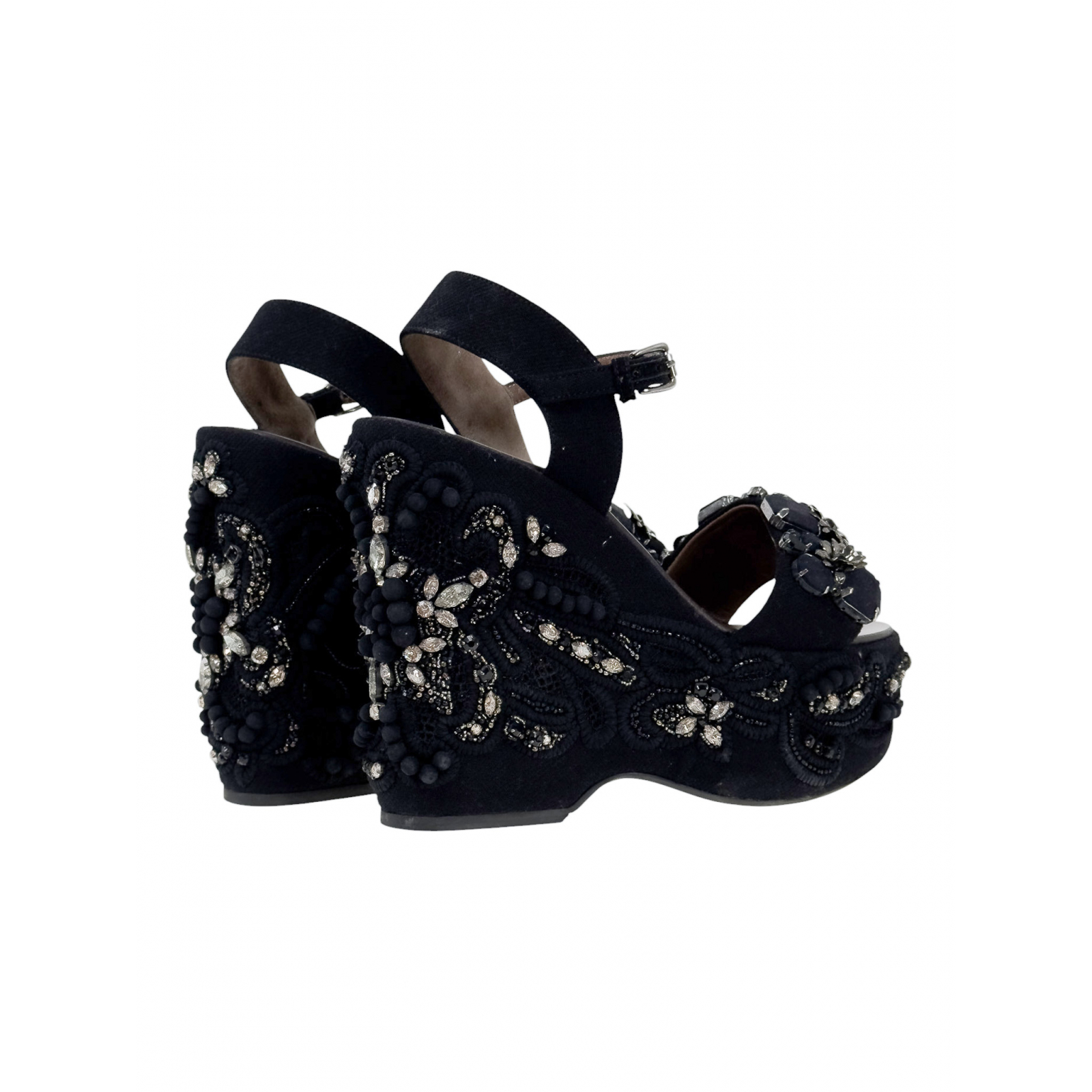 Sandały na koturnie