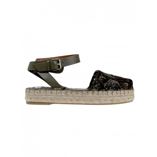 Sandały na słomkowej platformie