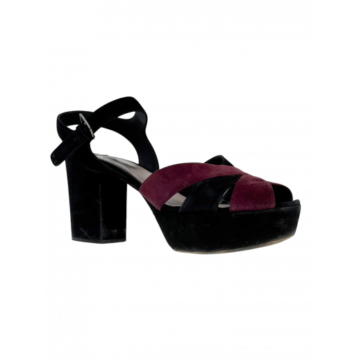 Zamszowe sandały na obcasie oraz platformie